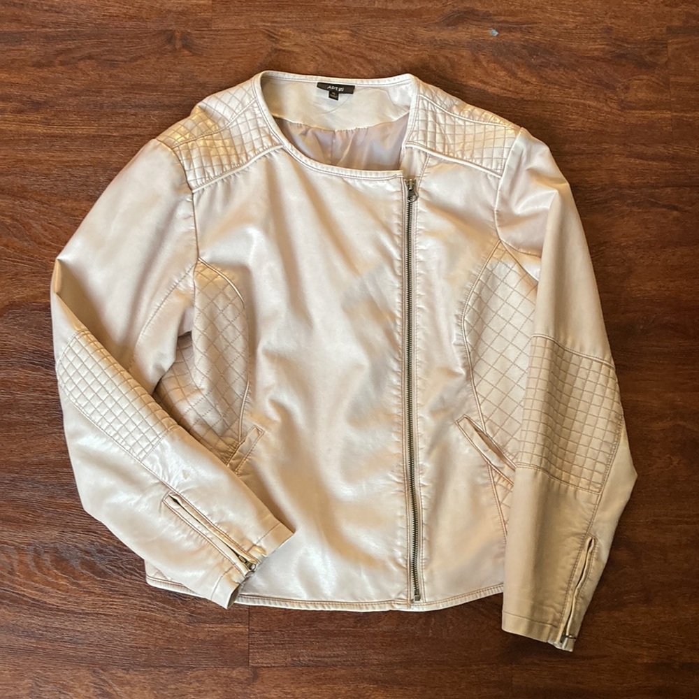 Jacket Moto light pink faux, interesting detail on sleeves zip front Apt 9 XL